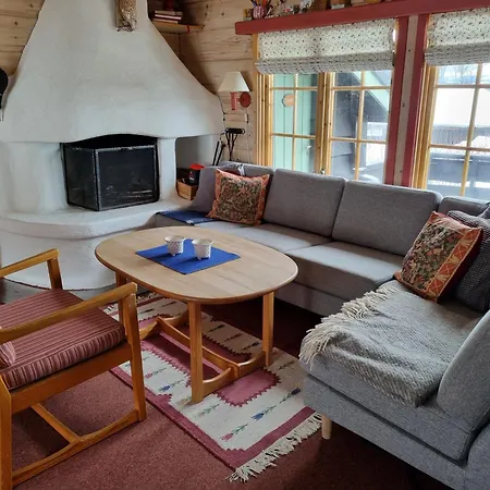 Feriehus A Cozy, Rustic Retreat With Fireplace And Terrace