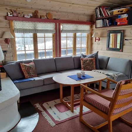 A Cozy, Rustic Retreat With Fireplace And Terrace *