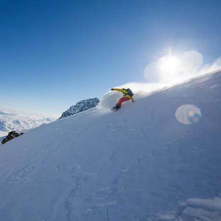 A Cozy, Rustic Retreat With Fireplace And Terrace Feriehus Beitostolen