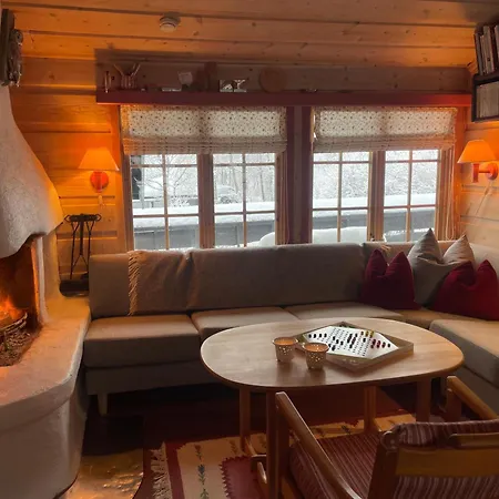 A Cozy, Rustic Retreat With Fireplace And Terrace 別荘 *