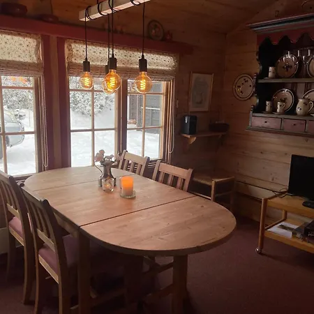 A Cozy, Rustic Retreat With Fireplace And Terrace Nyaraló Beitostolen