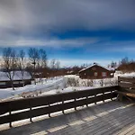 A Cozy, Rustic Retreat With Fireplace And Terrace * Beitostolen