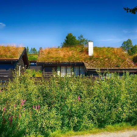 A Cozy, Rustic Retreat With Fireplace And Terrace In بيت للعطل